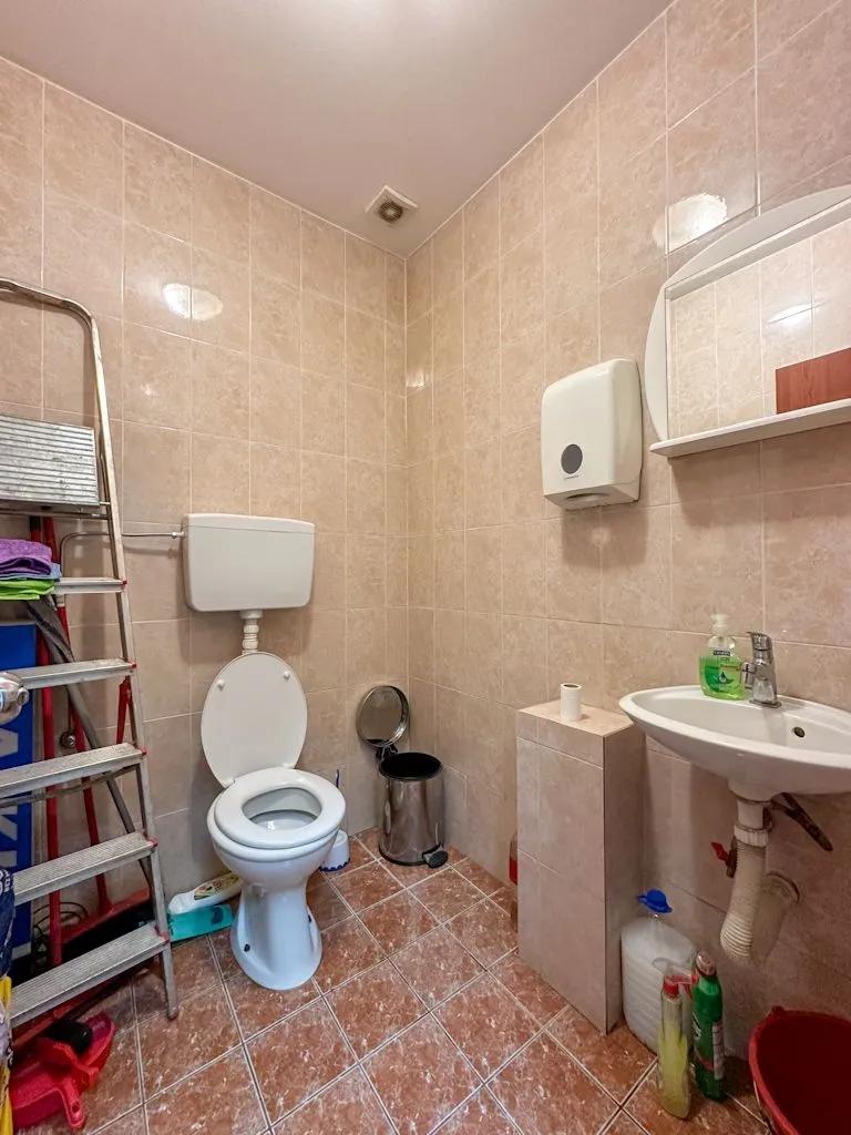 Rent, office space, 81m², Krivi Most, Podgorica