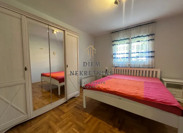 Sale, house, 200m², Tološi, Podgorica
