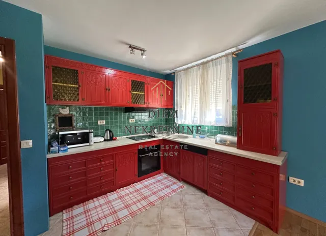 Sale, house, 200m², Tološi, Podgorica