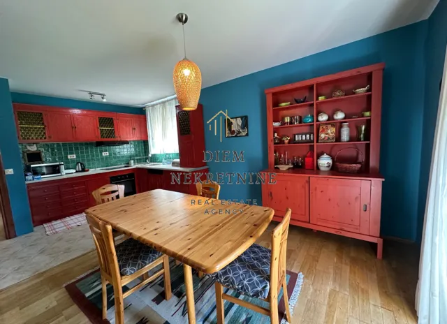 Sale, house, 200m², Tološi, Podgorica