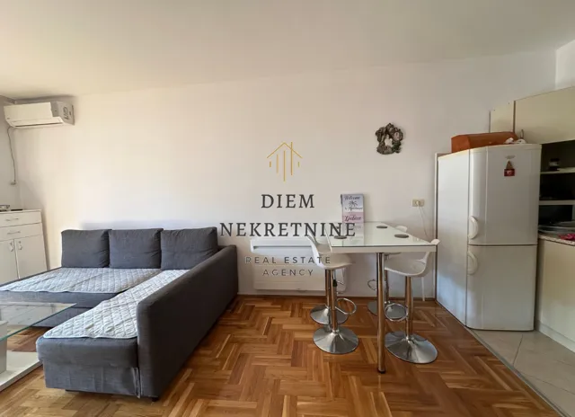 Rent, one bedroom apartment, 52m², Centar, Bar