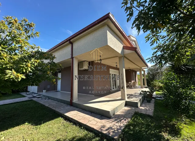 Sale, house, 200m², Tološi, Podgorica