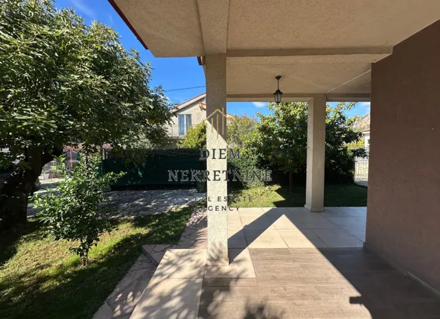 Sale, house, 200m², Tološi, Podgorica