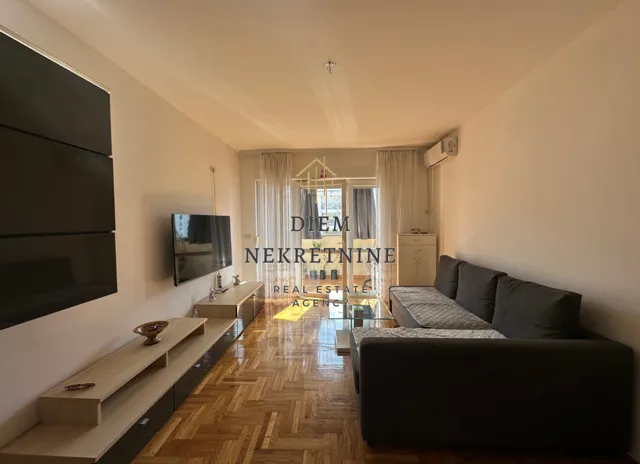 Rent, one bedroom apartment, 52m², Centar, Bar