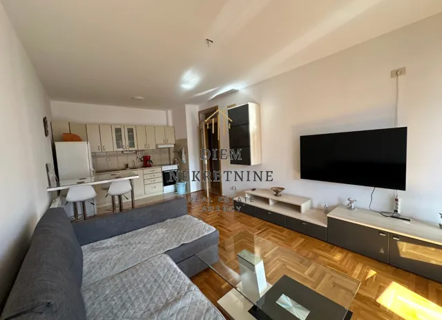 Rent, one bedroom apartment, 52m², Centar, Bar