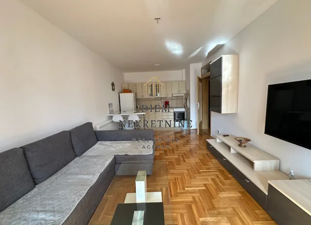 Rent, one bedroom apartment, 52m², Centar, Bar