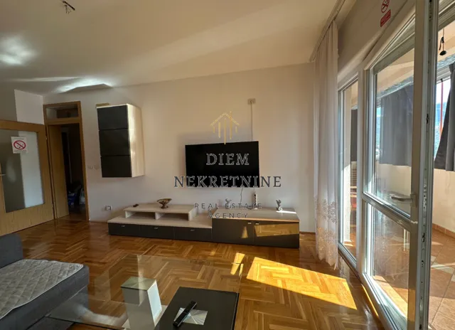 Rent, one bedroom apartment, 52m², Centar, Bar