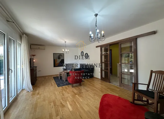 Sale, house, 200m², Tološi, Podgorica