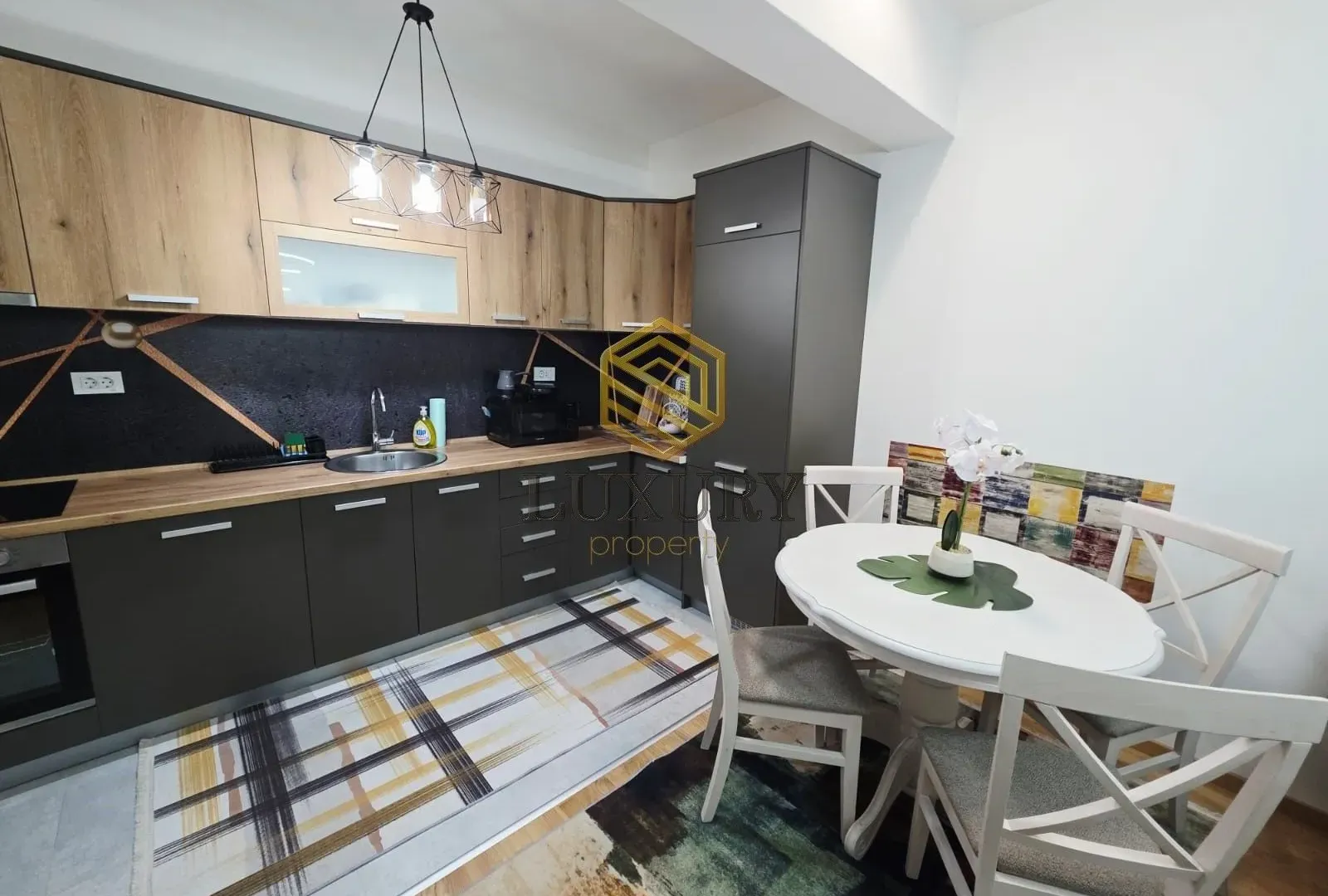 Izdavanje, dvosoban stan, 60m², Stara Varoš, Podgorica