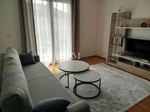 Rent, one bedroom apartment, 56m², Centar, Tivat - image 2