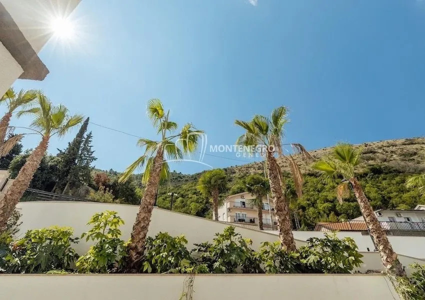 Prodaja, dvosoban stan, 76m², Herceg Novi, Crna Gora