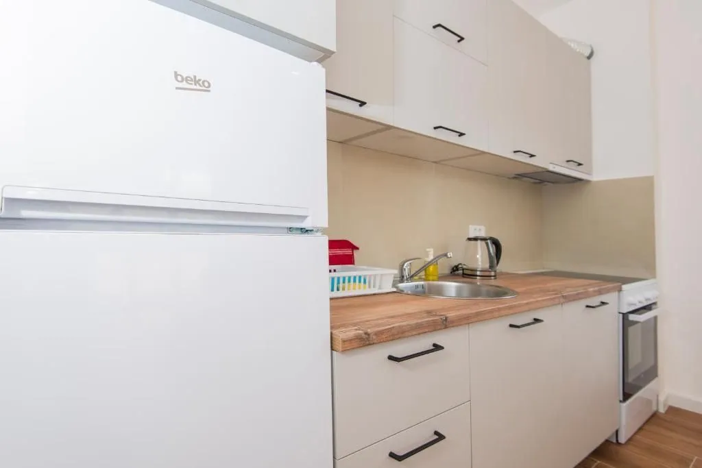 Izdavanje, jednosoban stan, 42m², Radanovići, Kotor