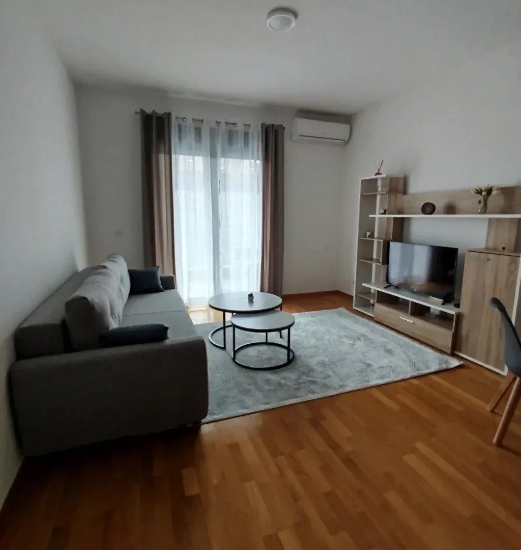 Rent, one bedroom apartment, 56m², Centar, Tivat