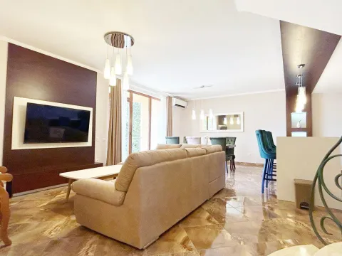 Prodaja, kuća, 240m², Centar, Bar - image 3