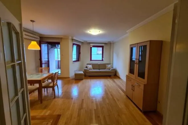 Izdavanje, dvosoban stan, 63m², Zemun Centar, Zemun Sve Podlokacije