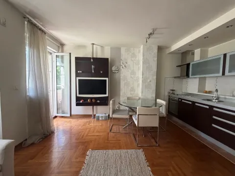 Rent, three bedroom apartment, 66m², Dorćol Sve Podlokacije, Beograd - image 2