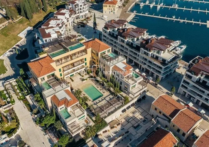 Prodaja, dvosoban stan, 98m², Centar, Herceg Novi