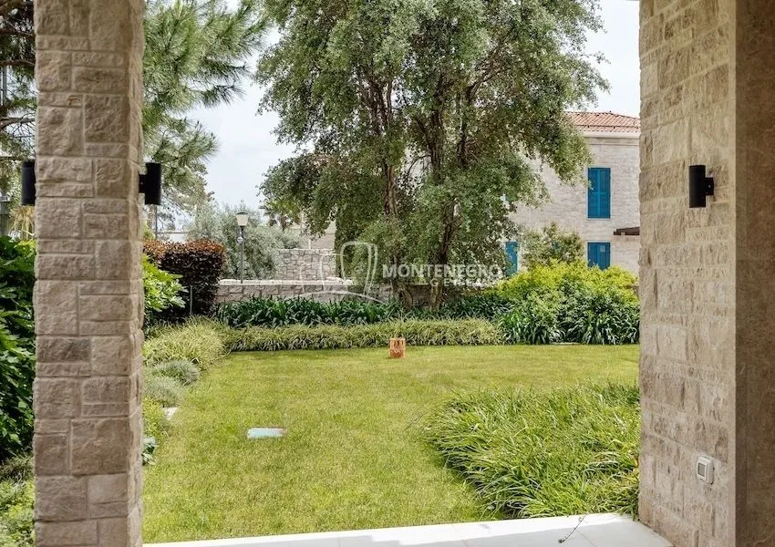 Prodaja, dvosoban stan, 98m², Centar, Herceg Novi