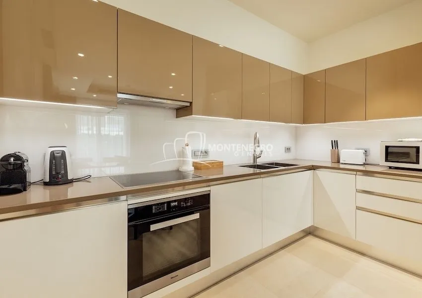 Prodaja, dvosoban stan, 98m², Centar, Herceg Novi