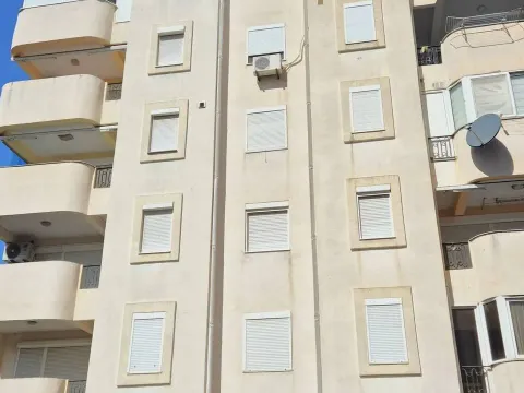 Prodaja, jednosoban stan, 56m², Centar, Bar - image 2