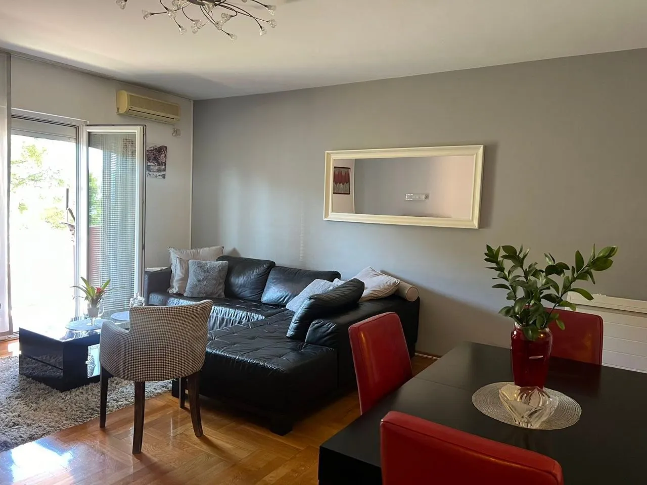 Izdavanje, dvosoban stan, 106m², Bonići, Tivat