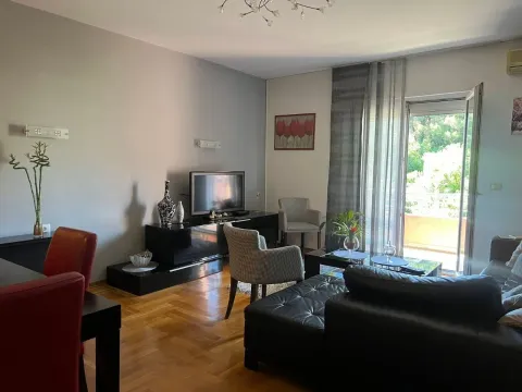 Izdavanje, dvosoban stan, 106m², Bonići, Tivat - image 2