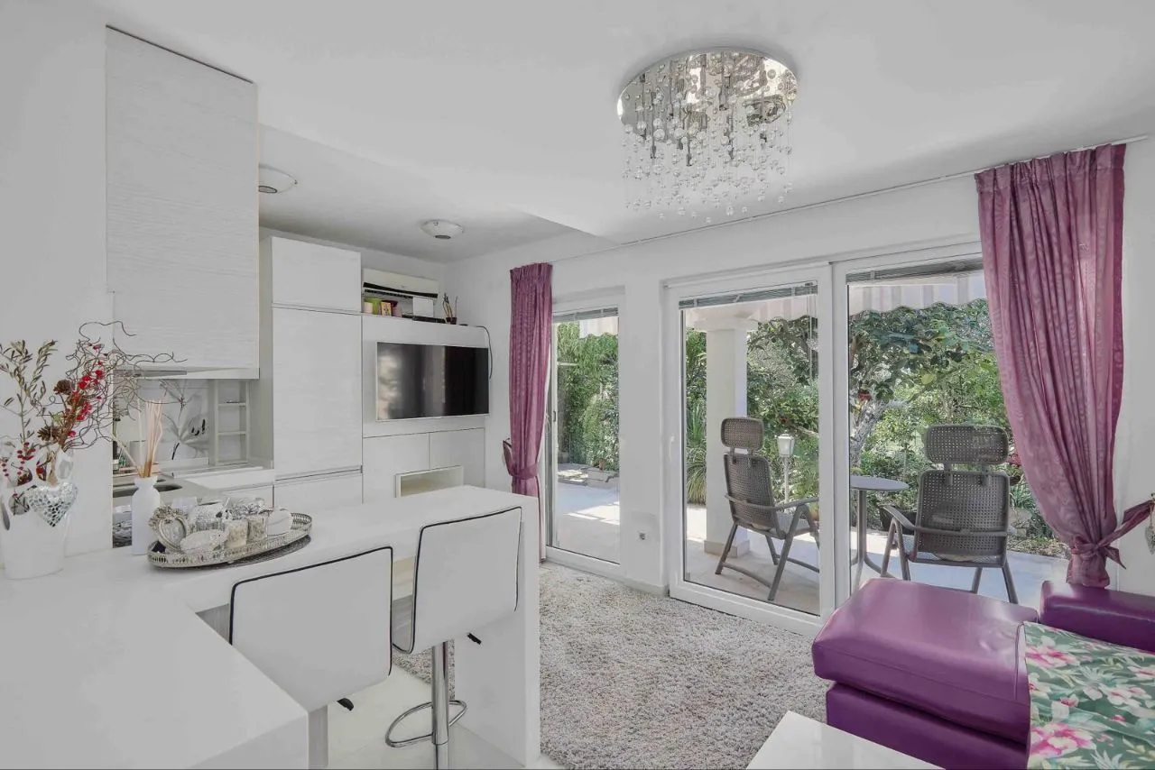 Rent, one bedroom apartment, 55m², Tivat, Crna Gora