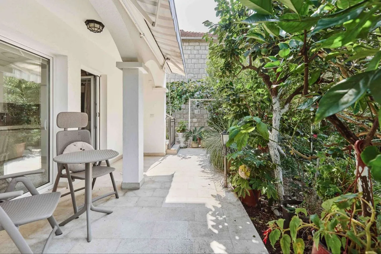 Rent, one bedroom apartment, 55m², Tivat, Crna Gora