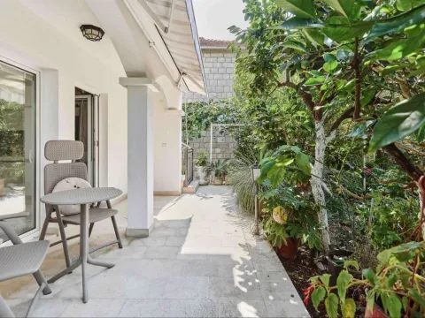 Rent, one bedroom apartment, 55m², Tivat, Crna Gora - image 3