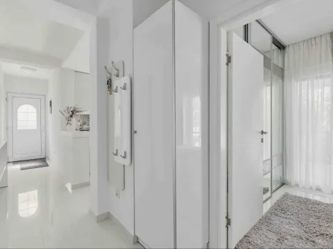 Rent, one bedroom apartment, 55m², Tivat, Crna Gora - image 6