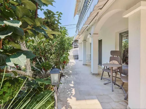 Rent, one bedroom apartment, 55m², Tivat, Crna Gora - image 8