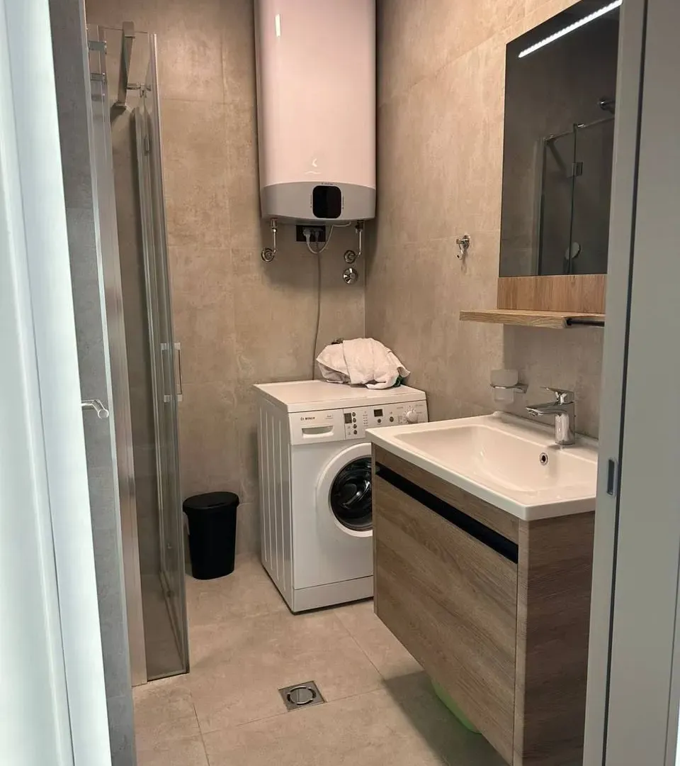 Izdavanje, dvosoban stan, 62m², Bečići, Budva