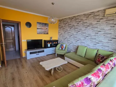 Izdavanje, jednosoban stan, 50m², Tivat, Crna Gora - image 2