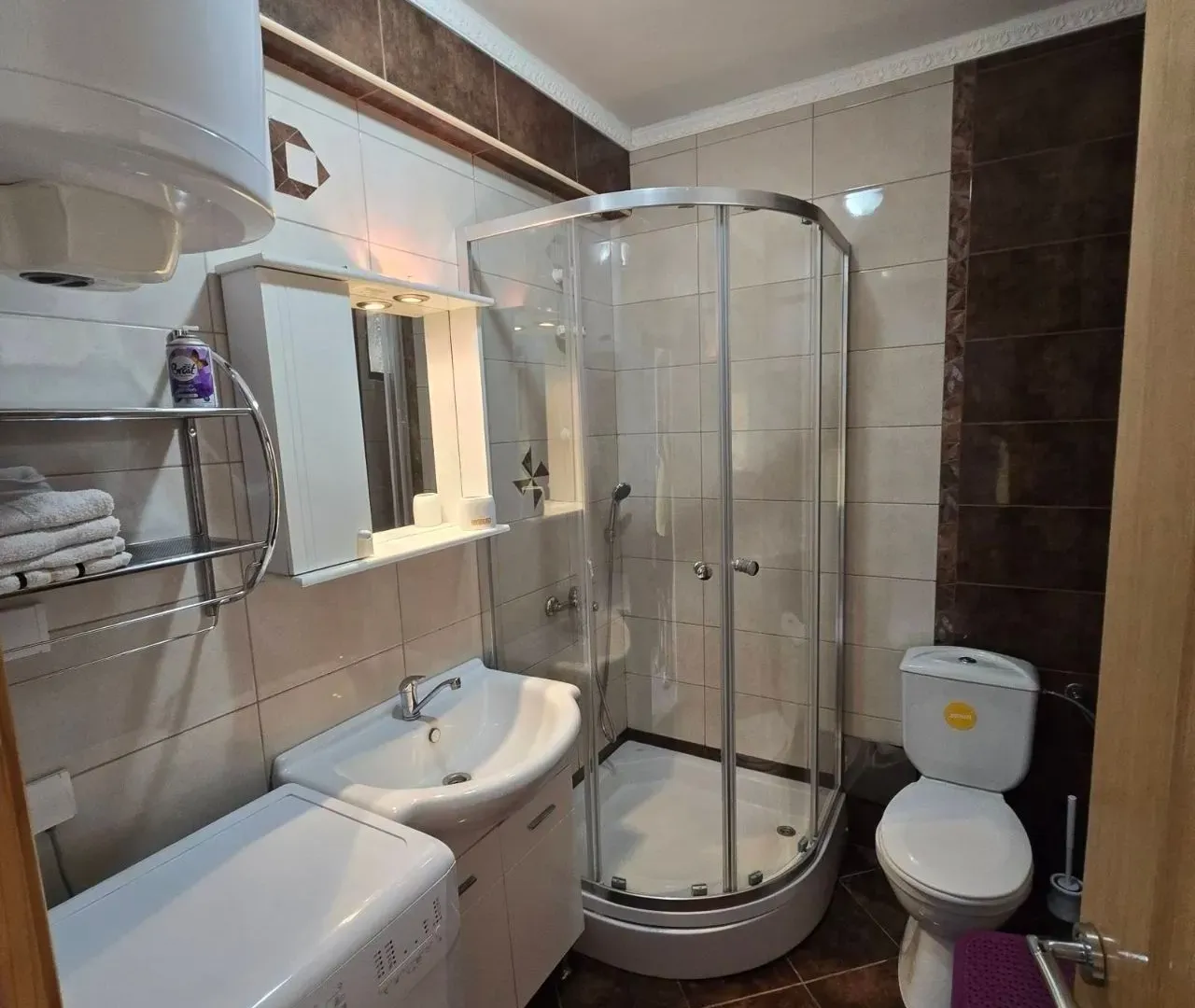 Izdavanje, jednosoban stan, 50m², Tivat, Crna Gora