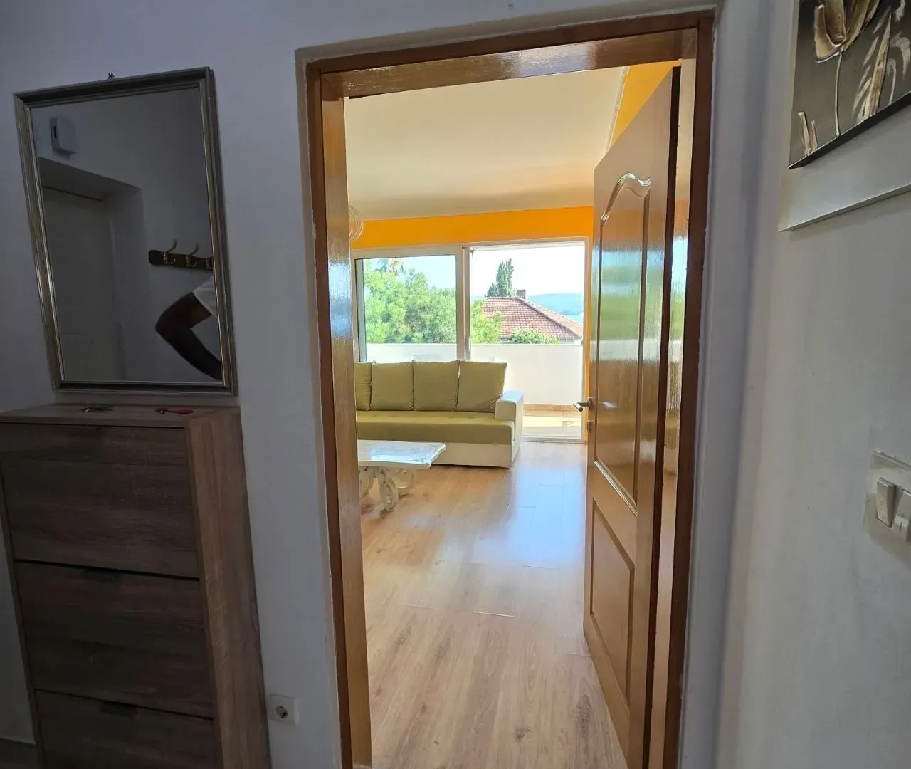 Izdavanje, jednosoban stan, 50m², Tivat, Crna Gora