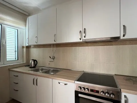 Izdavanje, jednosoban stan, 50m², Tivat, Crna Gora - image 2