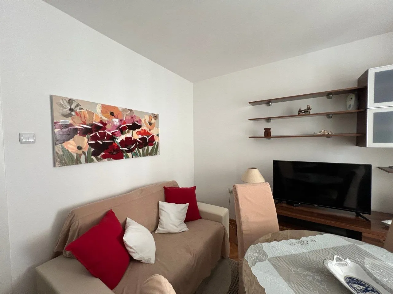 Rent, one bedroom apartment, 50m², Tivat, Crna Gora