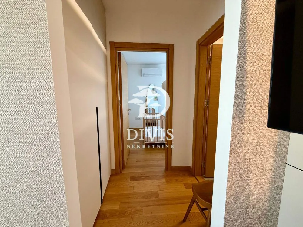 Prodaja, četvorosoban stan, 115m², Zemun Sve Podlokacije, Beograd