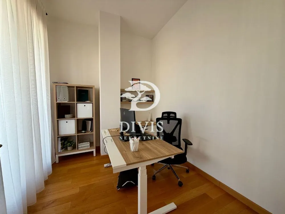 Prodaja, četvorosoban stan, 115m², Zemun Sve Podlokacije, Beograd
