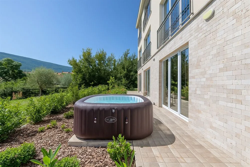 Prodaja, dvosoban stan, 77m², Đenovići, Herceg Novi