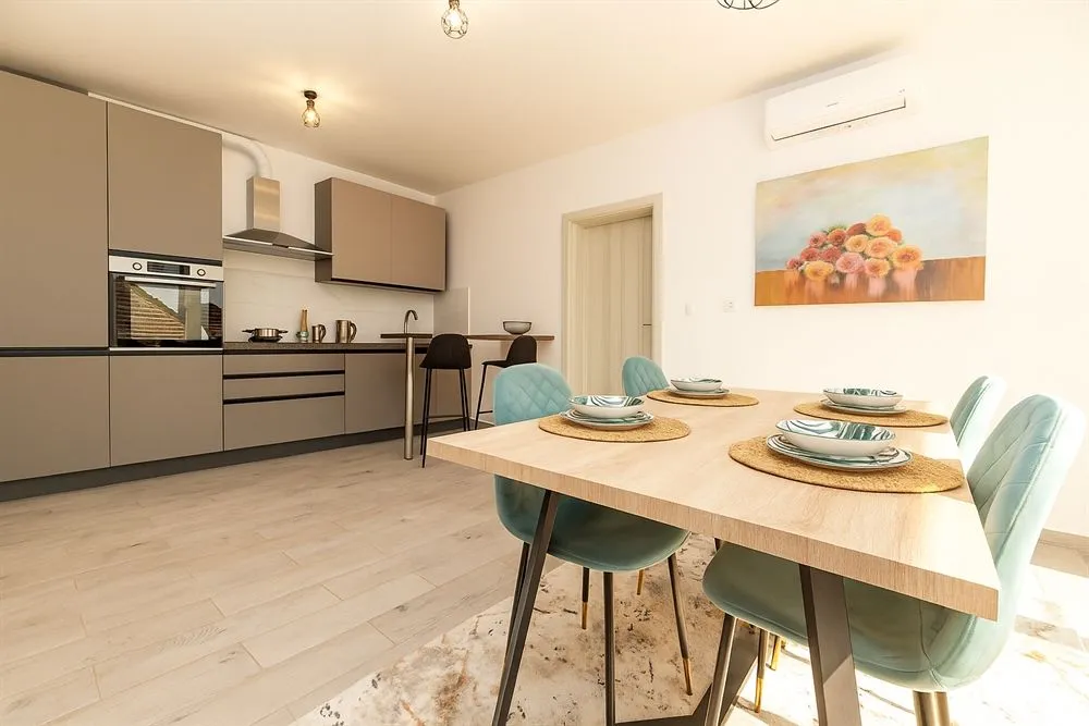 Prodaja, dvosoban stan, 77m², Đenovići, Herceg Novi