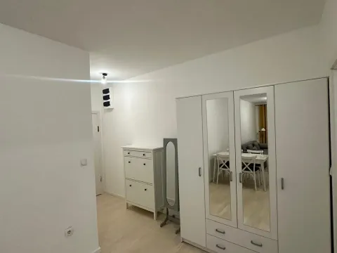 Izdavanje, jednosoban stan, 47m², City Kvart, Podgorica - image 5