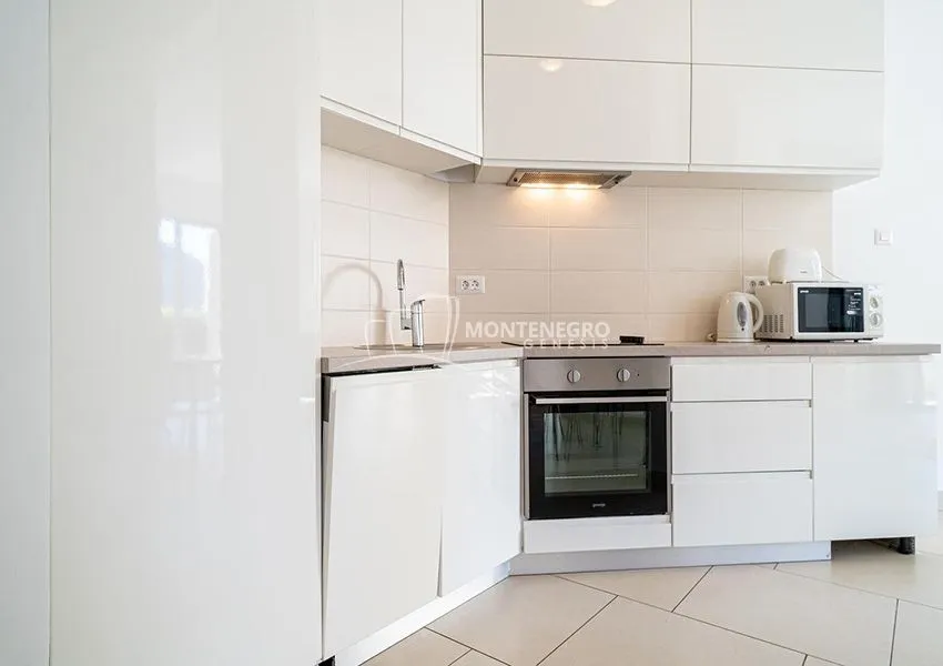 Prodaja, dvosoban stan, 84m², Morinj, Kotor