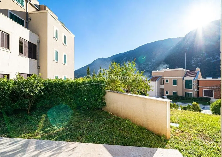 Prodaja, dvosoban stan, 84m², Morinj, Kotor
