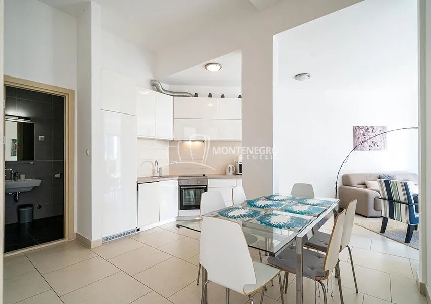 Prodaja, dvosoban stan, 84m², Morinj, Kotor