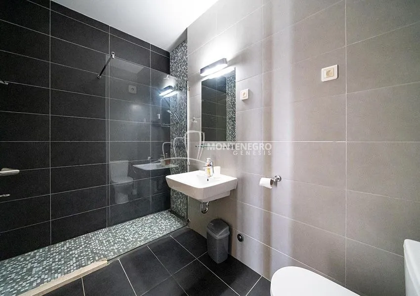 Prodaja, dvosoban stan, 84m², Morinj, Kotor
