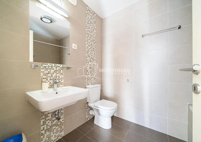 Prodaja, dvosoban stan, 84m², Morinj, Kotor