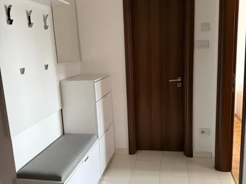 Izdavanje, dvosoban stan, 56m², City Kvart, Podgorica - image 10