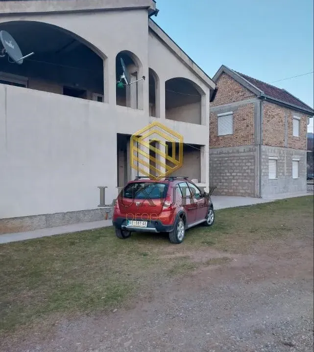 Sale, house, 500m², Zlatica, Podgorica