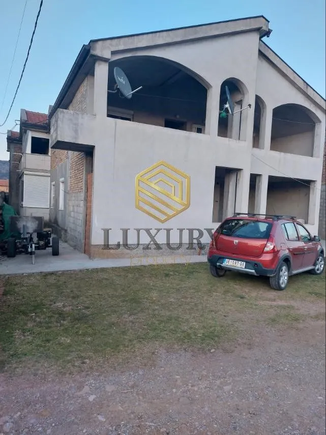 Prodaja, kuća, 500m², Zlatica, Podgorica